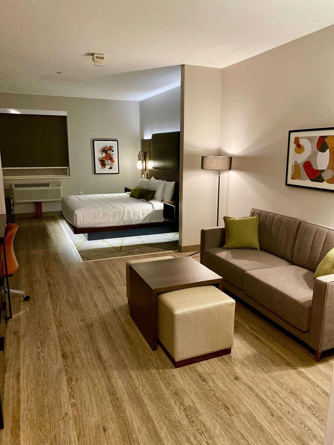 Best Western Plus Riata Brownwood Exterior foto